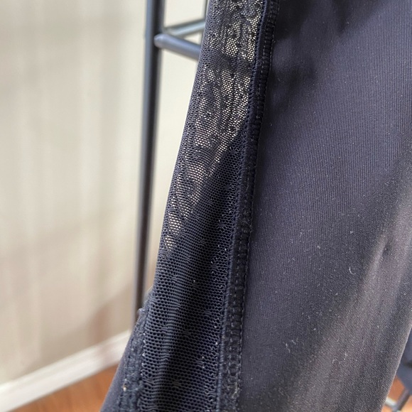 Lulu Mesh Leggings size 4 - Picture 8 of 8